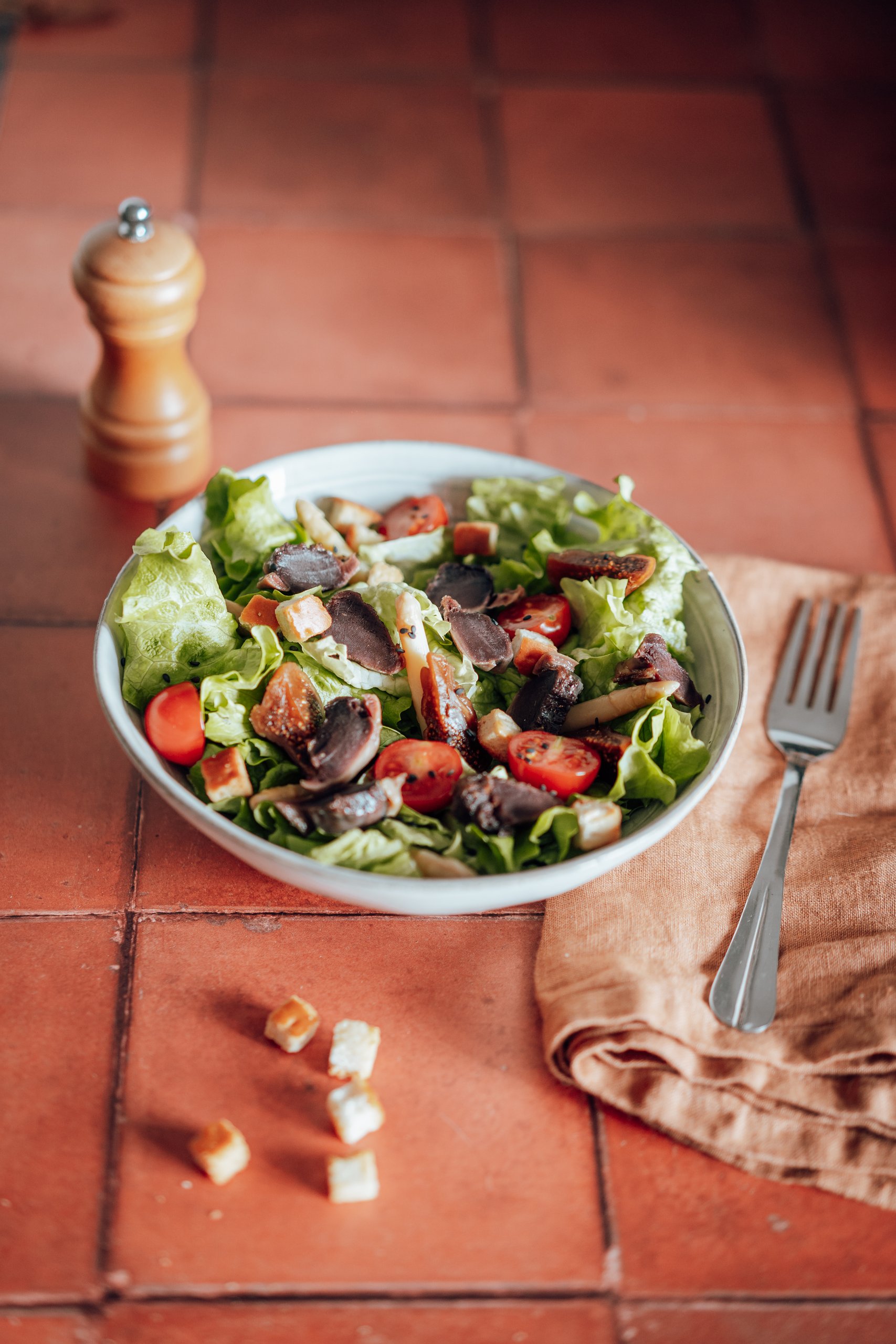 Salade landaise traditionnelle aux g&eacute;siers confits et magret