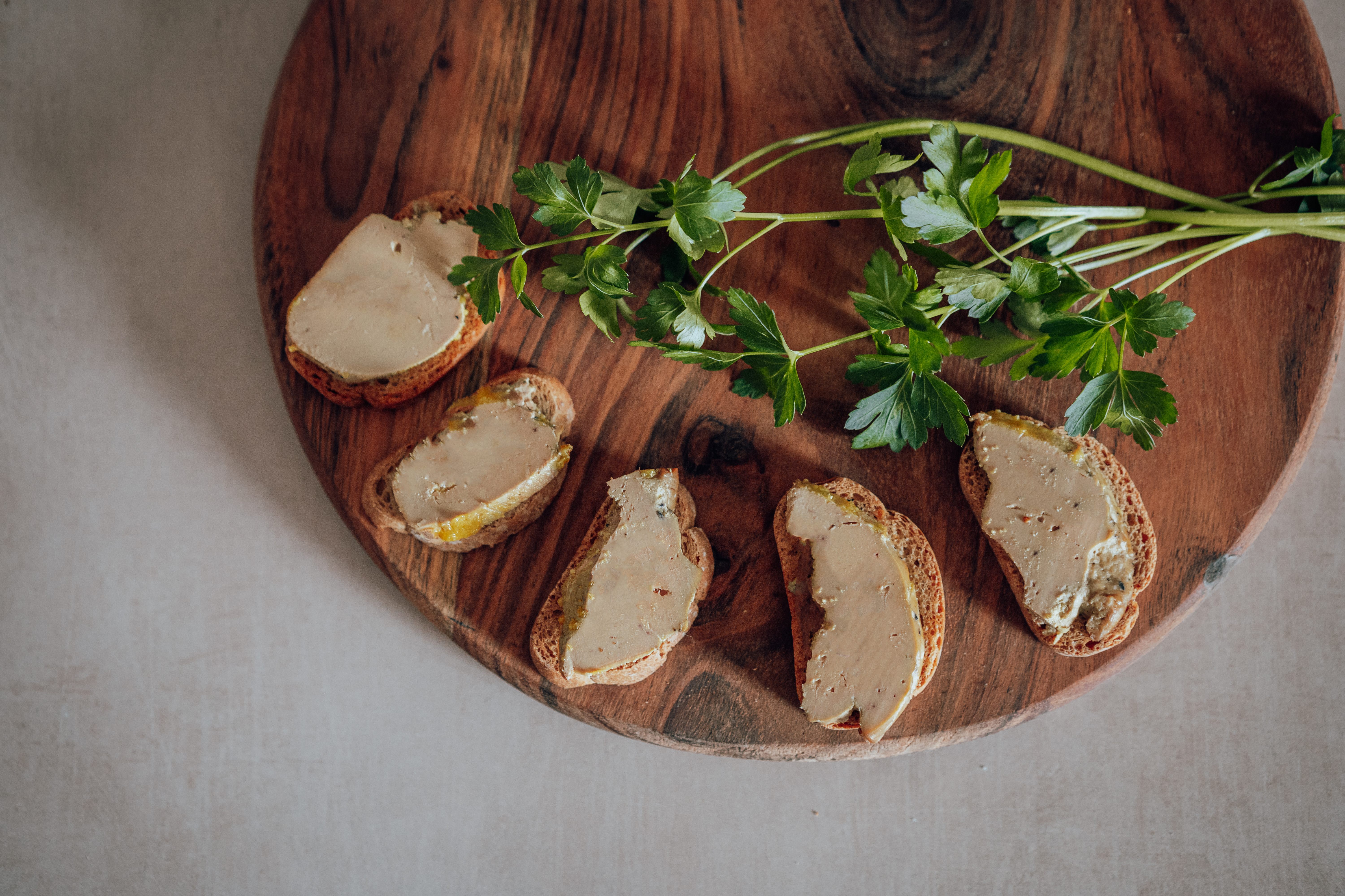 photo de tartines de foie gras