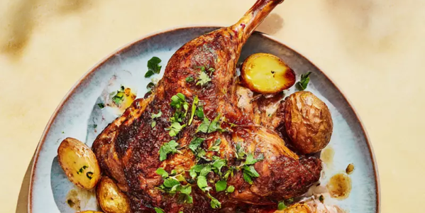 Pommes de terre sautées à la graisse de canard et confit de canard